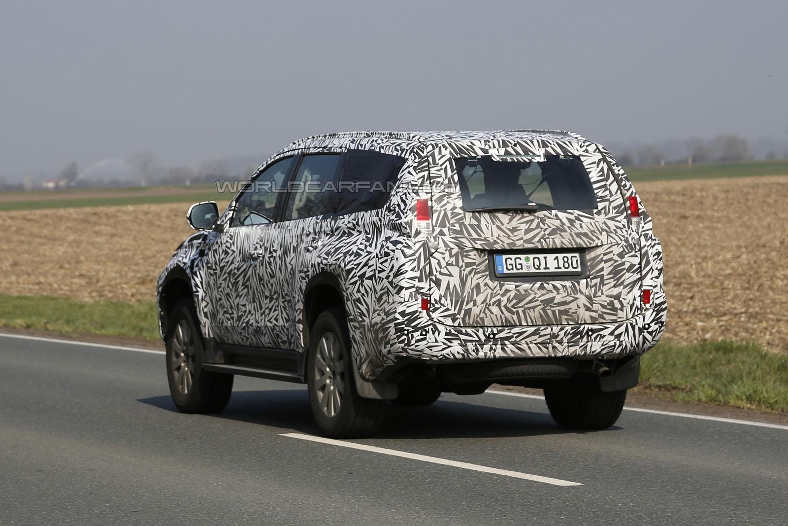 Pajero-2016-rear-spy.jpg