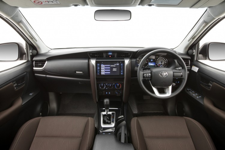 interior images of toyota fortuner #5