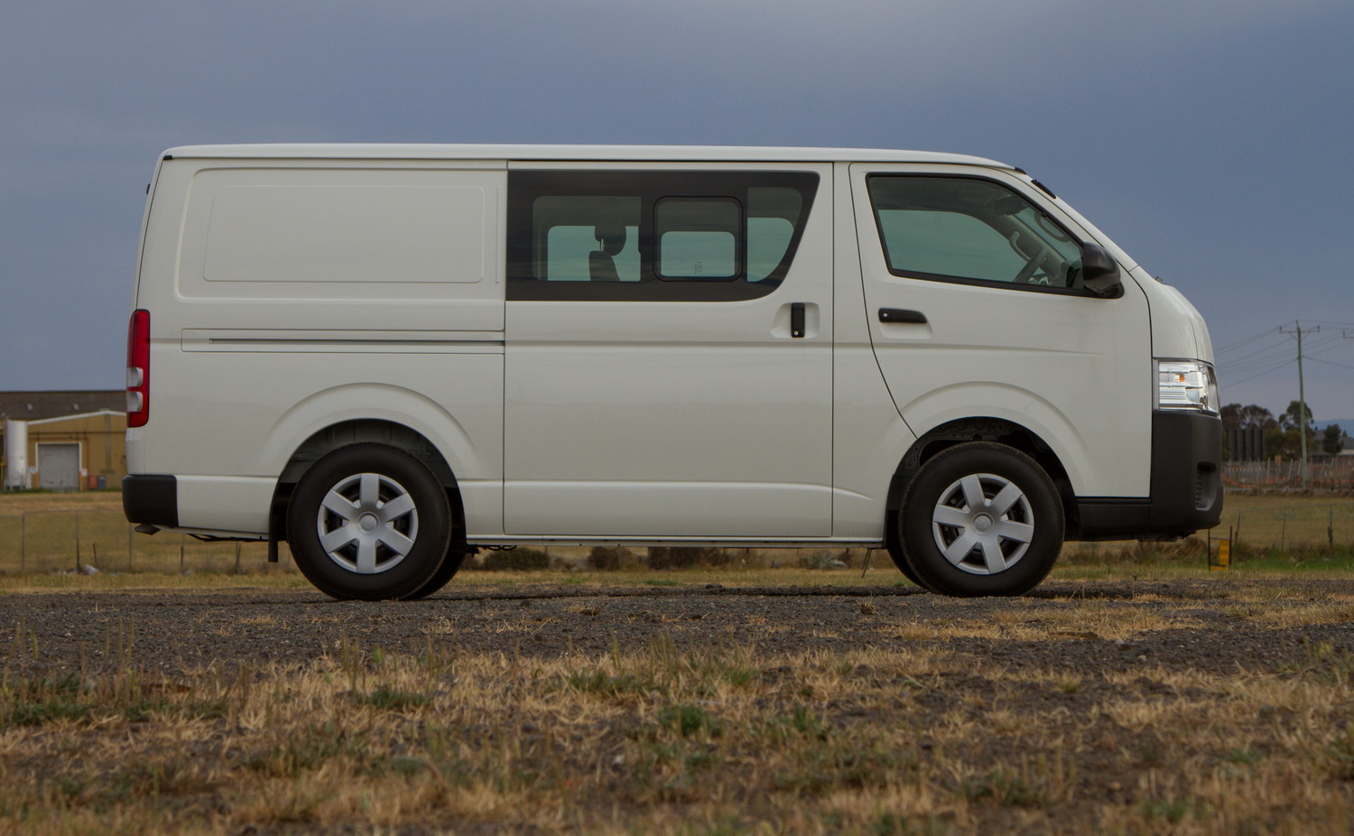 Тойота hiace 2015