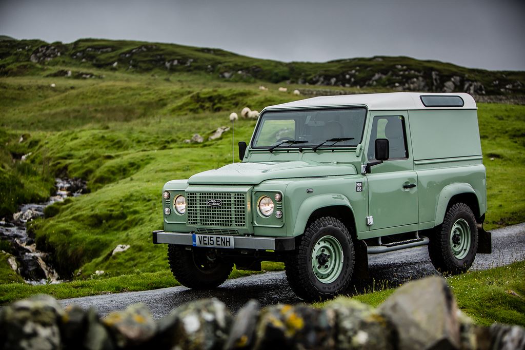 2015 Land Rover Defender 90 Heritage Review | Practical Motoring