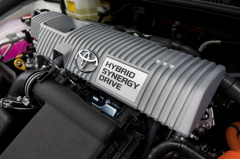 Toyota to share powertrain technology with rivals